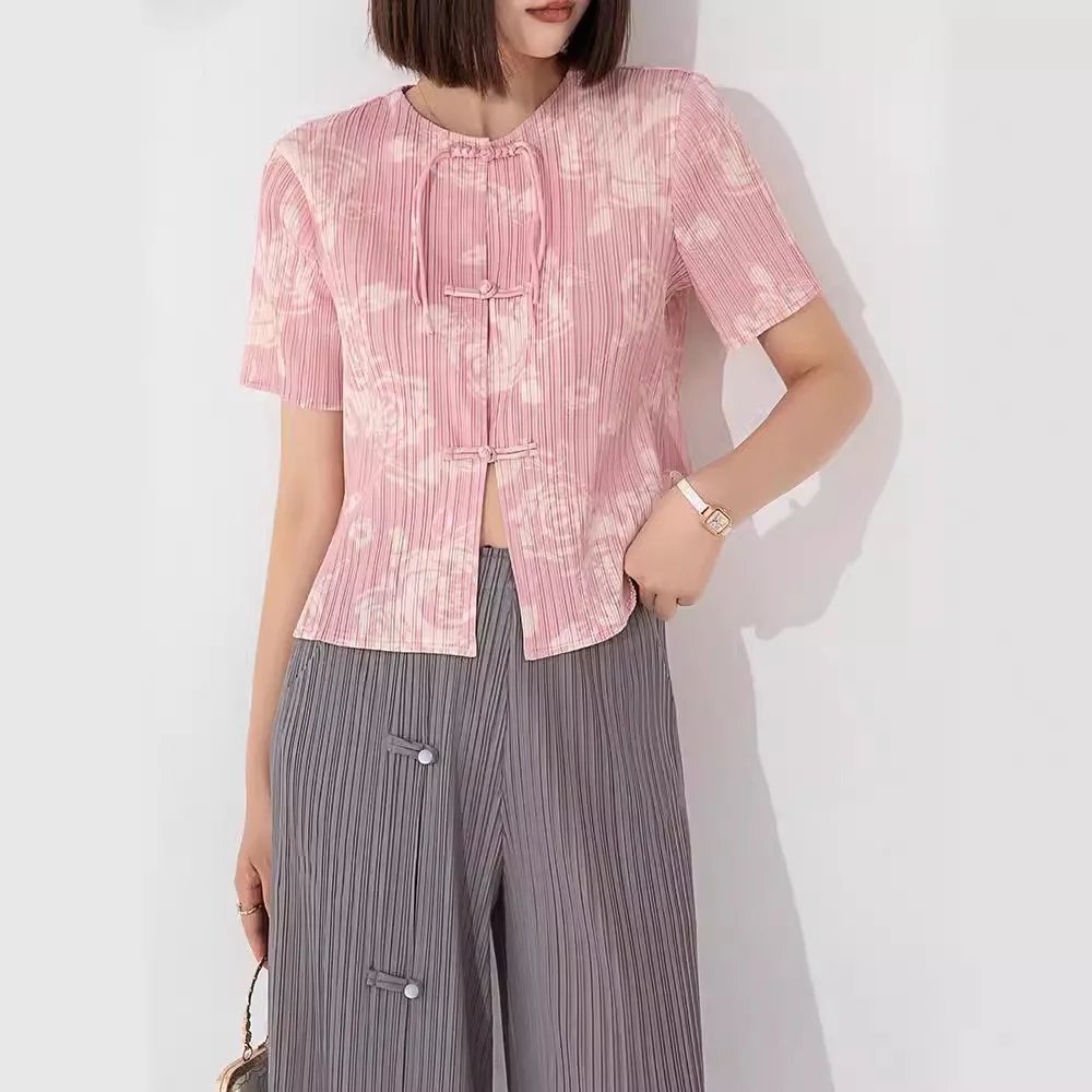 Miyake Pleated New Chinese Style Retro Printed Tops 2024 Summer New Women's Temperament Fashion High-end Button-up Shirt
Miyake Pleated New Chinese Style Retro Printed Tops 2024 Summer New Women's Temperament Fashion High-end Button-up Shirt