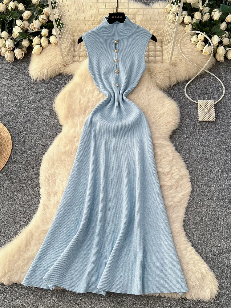 Новое женское трикотажное платье А-силуэта без рукавов с воротником-стойкой, однобортное, с завышенной талией, однотонное, весна-лето 2026
Новое женское трикотажное платье А-силуэта без рукавов с воротником-стойкой, однобортное, с завышенной талией, однотонное, весна-лето 2026