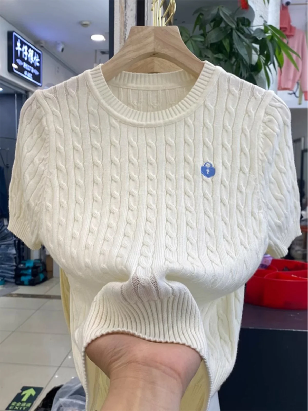 Yellow Ice Silk Embroidered Knitted Short Sleeve T-Shirt Women's Summer Slim Fit Short Length Shoulder Appropriate Top
Yellow Ice Silk Embroidered Knitted Short Sleeve T-Shirt Women's Summer Slim Fit Short Length Shoulder Appropriate Top
