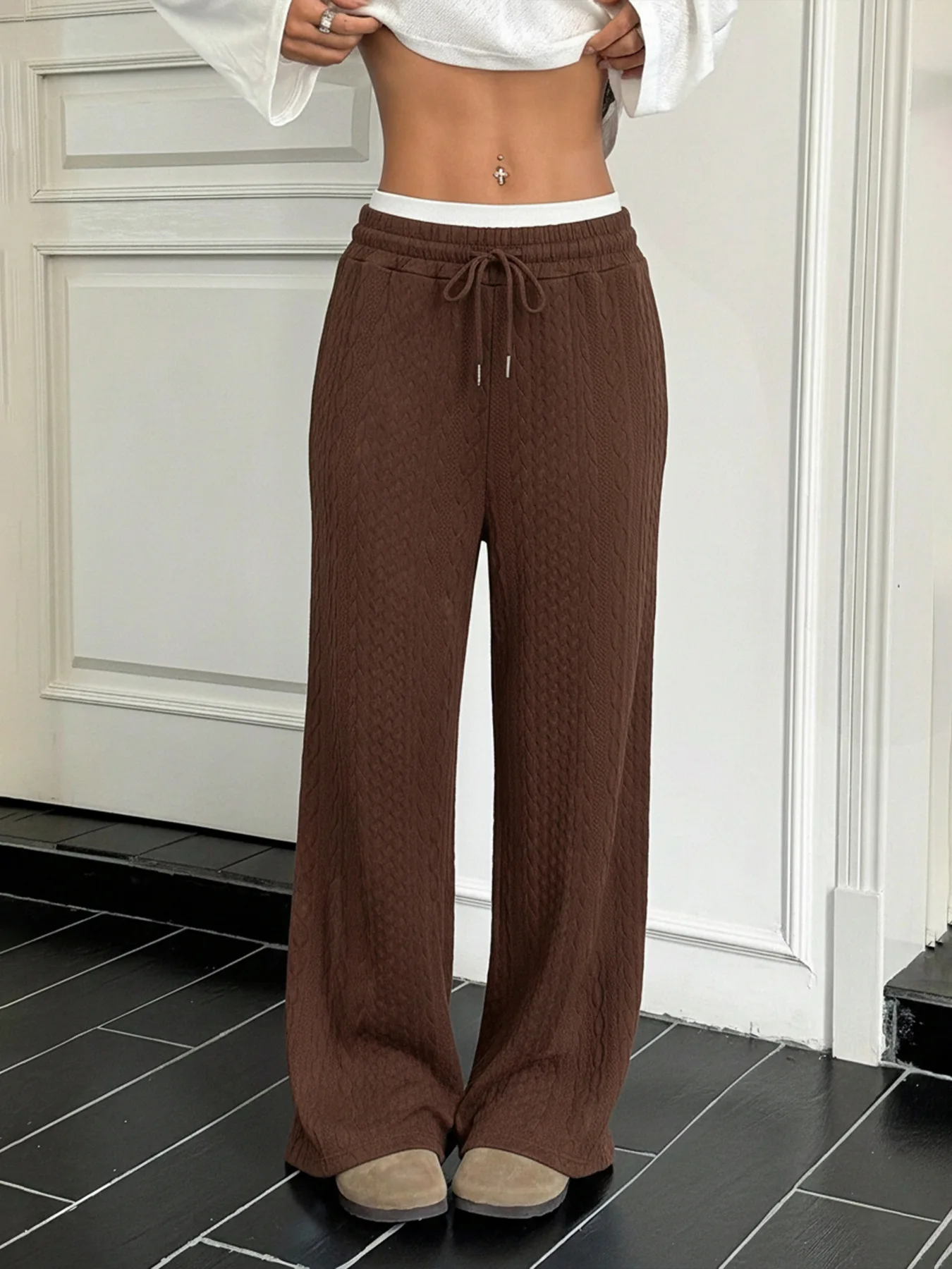 New Splicing Elastic Waist Fake Two Pieces Brown Contrasting Straight Leg Pants for Women
New Splicing Elastic Waist Fake Two Pieces Brown Contrasting Straight Leg Pants for Women