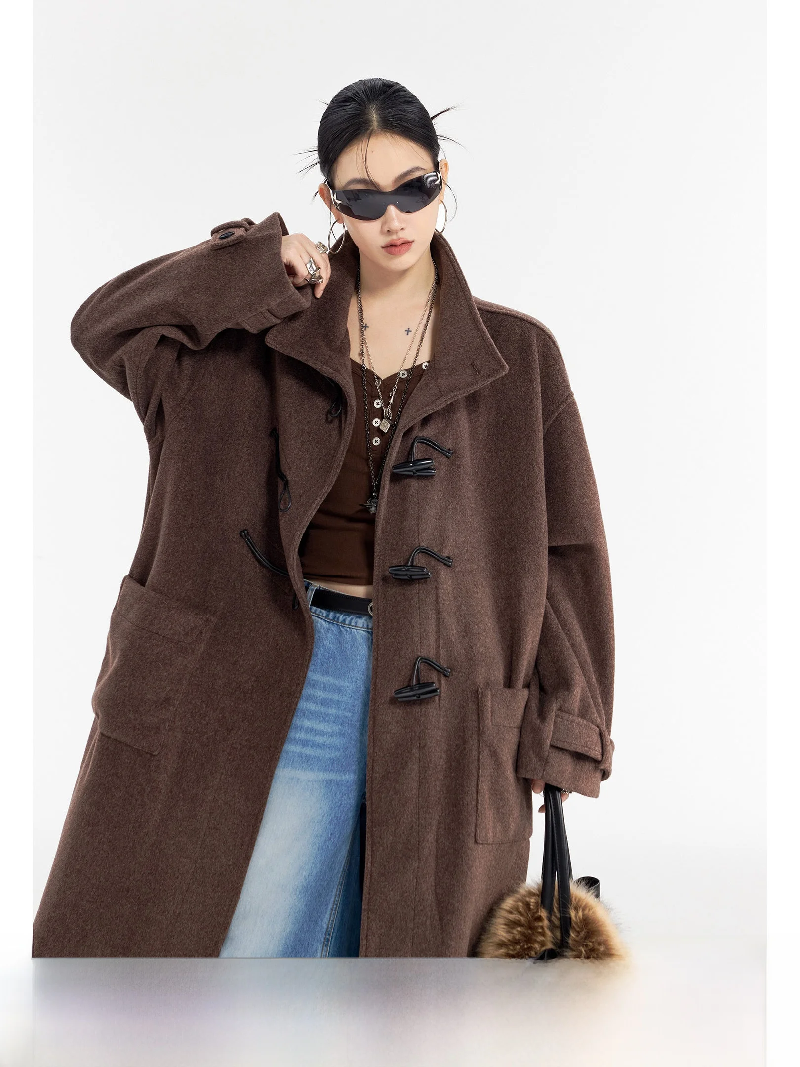 Американское ретро-пальто из шерсти для женщин, средней длины, зимнее, повседневное, для работы, свободного кроя, с длинными рукавами, на одной пуговице
Американское ретро-пальто из шерсти для женщин, средней длины, зимнее, повседневное, для работы, свободного кроя, с длинными рукавами, на одной пуговице