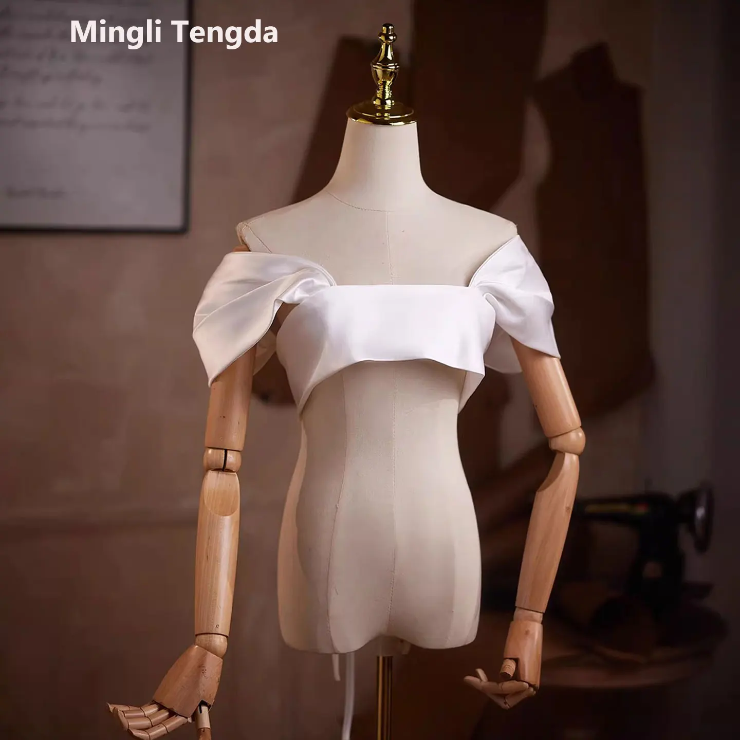 Mingli Tengda Satin Wide Shoulder Straps Bride's Arm Covering Vest Women Square Neck Sleeveless Top Tied Wedding Accessories
Mingli Tengda Satin Wide Shoulder Straps Bride's Arm Covering Vest Women Square Neck Sleeveless Top Tied Wedding Accessories