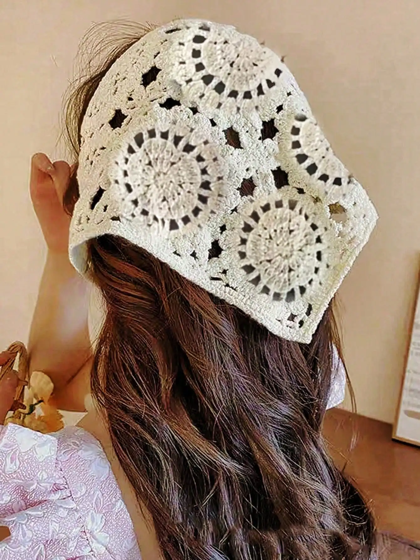 1pc Hollow Flower Headscarf Triangle Scarf, Countryside Style Headwear, Beach Accessory, Retro Headband, 2026 New Arrival
1pc Hollow Flower Headscarf Triangle Scarf, Countryside Style Headwear, Beach Accessory, Retro Headband, 2026 New Arrival