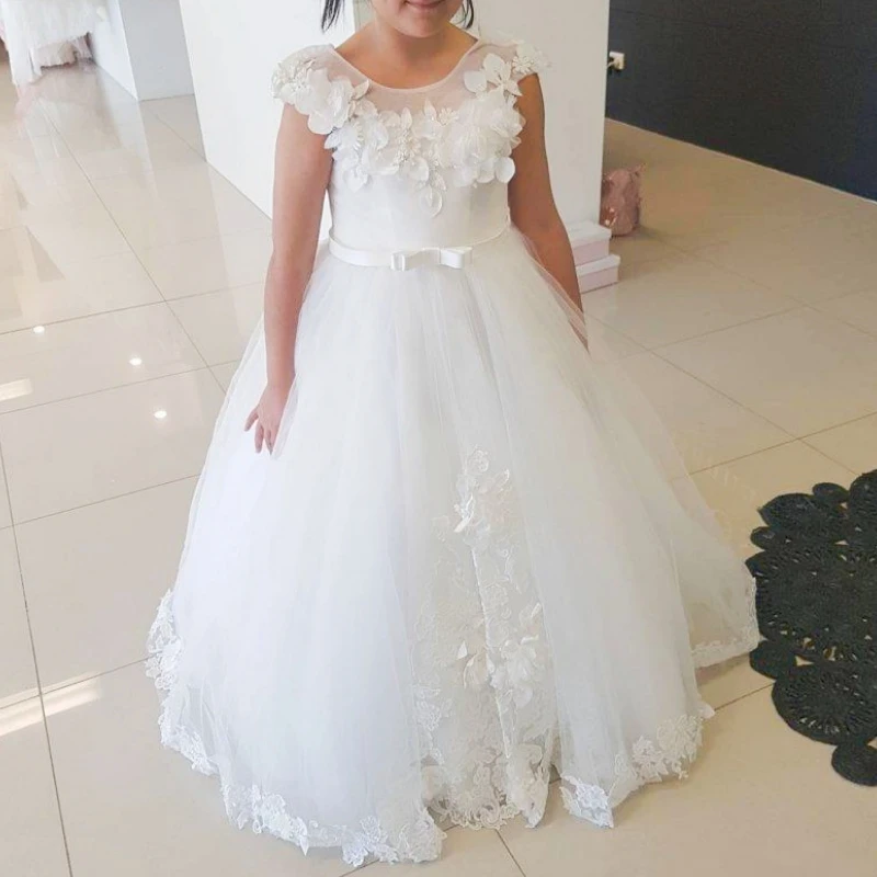 White Tulle Flower Girl Dress Backless With Lace Appliques Flower Decal Sleeveless For Wedding Party First Communion Gowns
White Tulle Flower Girl Dress Backless With Lace Appliques Flower Decal Sleeveless For Wedding Party First Communion Gowns