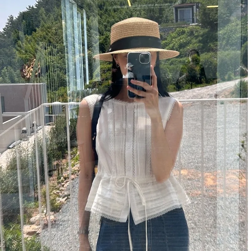 Handmade Pleated Lace Waist Cord Drawstring Top Single Button Splicing Summer New Style Fashion Holiday Wind Women's Shirt
Handmade Pleated Lace Waist Cord Drawstring Top Single Button Splicing Summer New Style Fashion Holiday Wind Women's Shirt