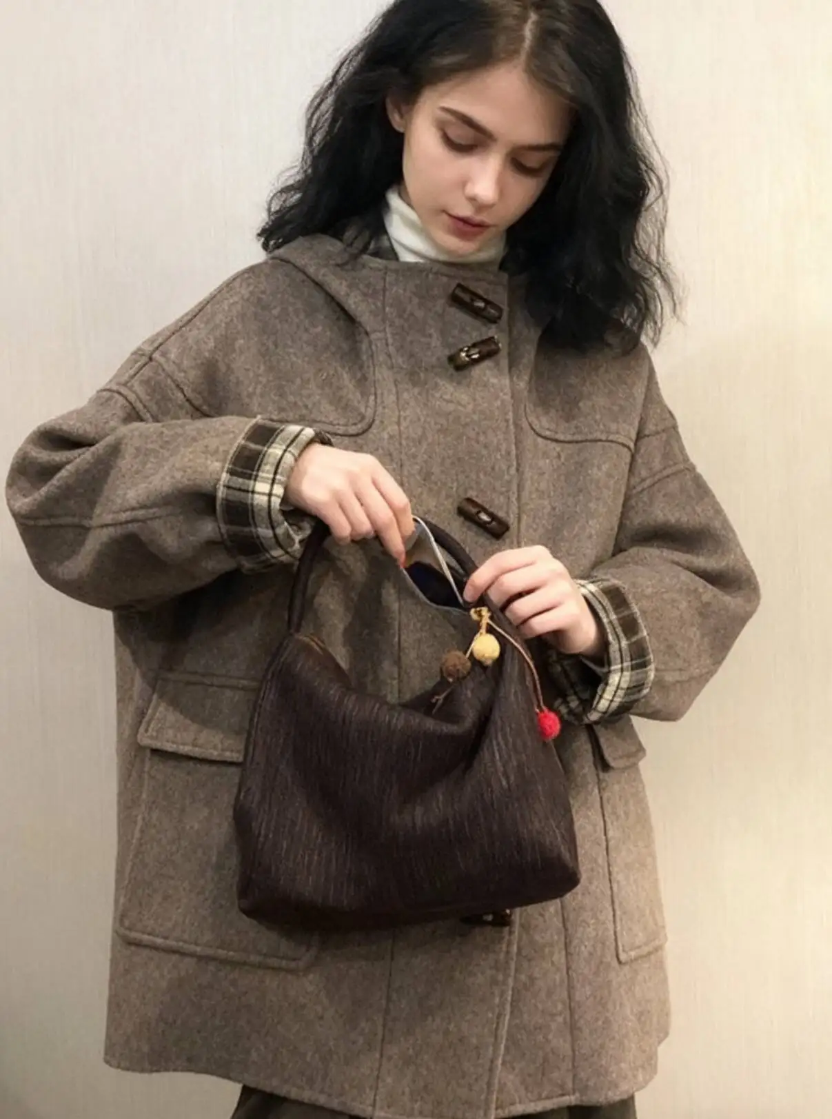 Шерстяные пальто, женское шерстяное пальто, красное осеннее пальто с воротником-стойкой в елочку, элегантное офисное женское пальто во французском стиле для зрелых женщин, официальное повседневное
Шерстяные пальто, женское шерстяное пальто, красное осеннее пальто с воротником-стойкой в елочку, элегантное офисное женское пальто во французском стиле для зрелых женщин, официальное повседневное