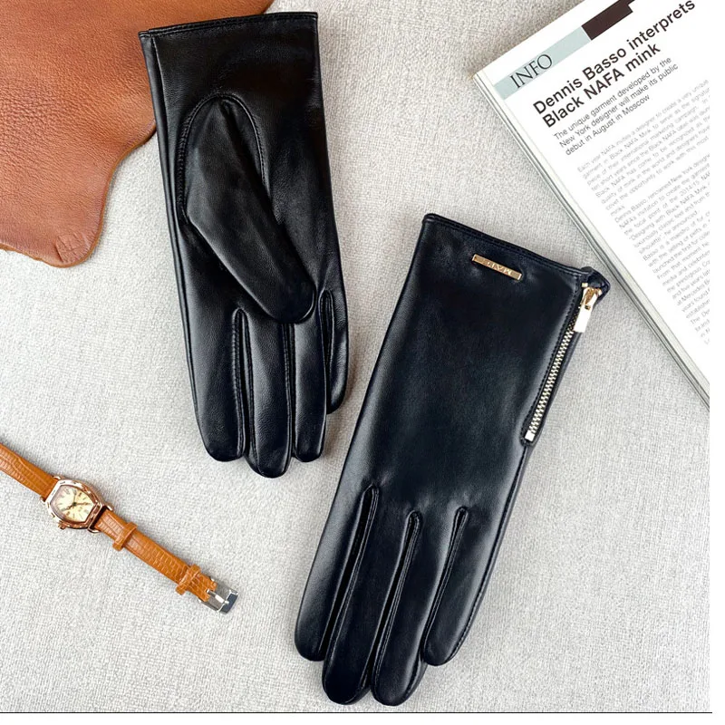 Wholesale 2022 New Fashion Plush And Thicken Female Winter Real Durable Lambskin Sheepskin Leather Gloves Women Warm Elegant
Wholesale 2022 New Fashion Plush And Thicken Female Winter Real Durable Lambskin Sheepskin Leather Gloves Women Warm Elegant