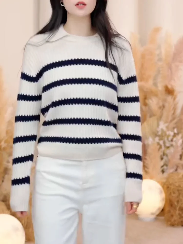 Осень 2025: Модный полосатый вязаный свитер больших размеров для женщин в корейском стиле с высоким воротником, влагоотводящий, с длинными рукавами, повседневный.
Осень 2025: Модный полосатый вязаный свитер больших размеров для женщин в корейском стиле с высоким воротником, влагоотводящий, с длинными рукавами, повседневный.
