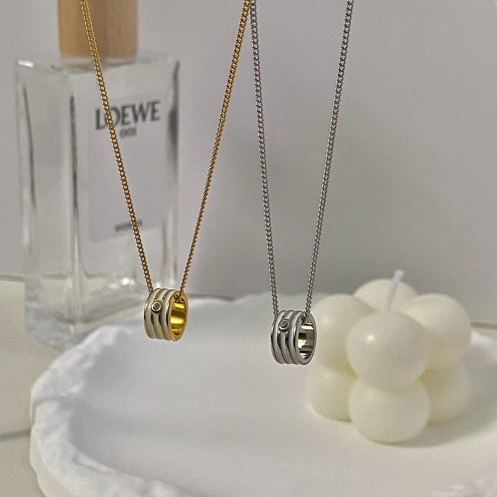 Xiqi Jewelry925 sterling silver, gold-plated, white enamel hoop pendant, collarbone necklace, simple temperament, versatile, lad
Xiqi Jewelry925 sterling silver, gold-plated, white enamel hoop pendant, collarbone necklace, simple temperament, versatile, lad