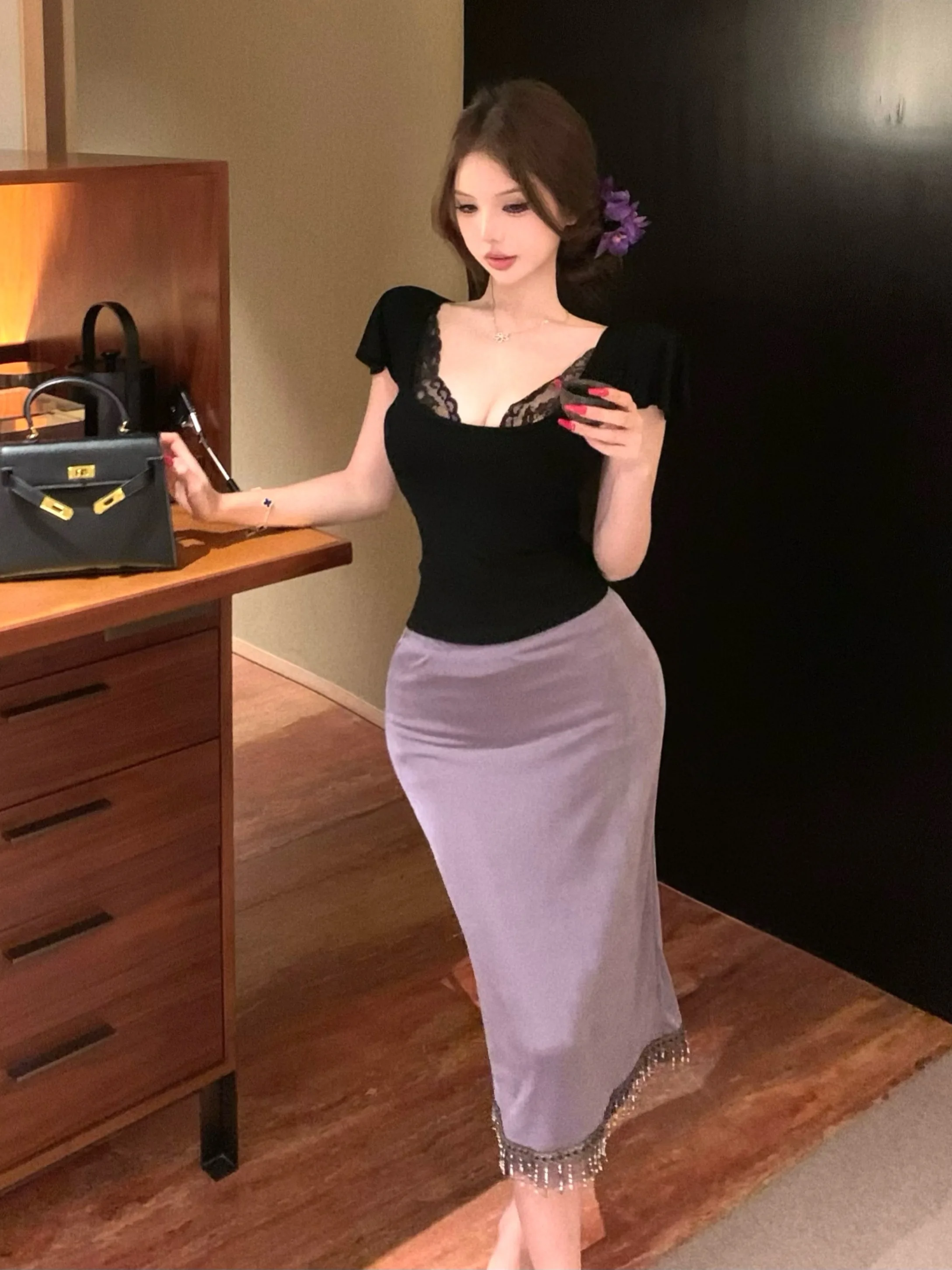 Spicy Girl Style Lace Inner T-Shirt Women Summer Slimming Sexy Short High Waist Skirt Three Piece Set Chic V-neck Short Sleeve
Spicy Girl Style Lace Inner T-Shirt Women Summer Slimming Sexy Short High Waist Skirt Three Piece Set Chic V-neck Short Sleeve