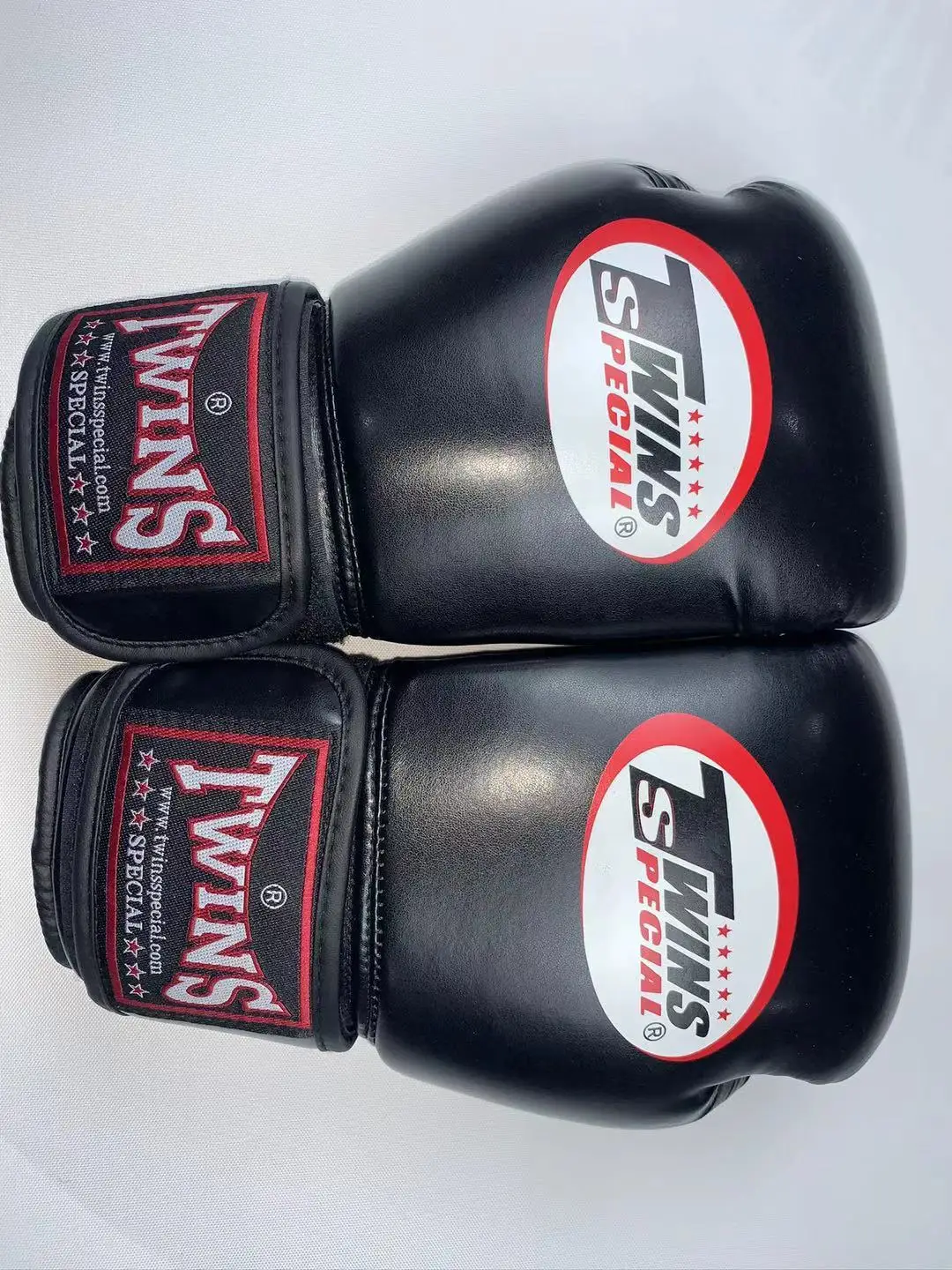 Boxing Gloves PU Thickened Inner MMA Sanda Muay Thai Training Sandbag Free Fight Martial Arts Kick Boxing Training Gloves
Boxing Gloves PU Thickened Inner MMA Sanda Muay Thai Training Sandbag Free Fight Martial Arts Kick Boxing Training Gloves