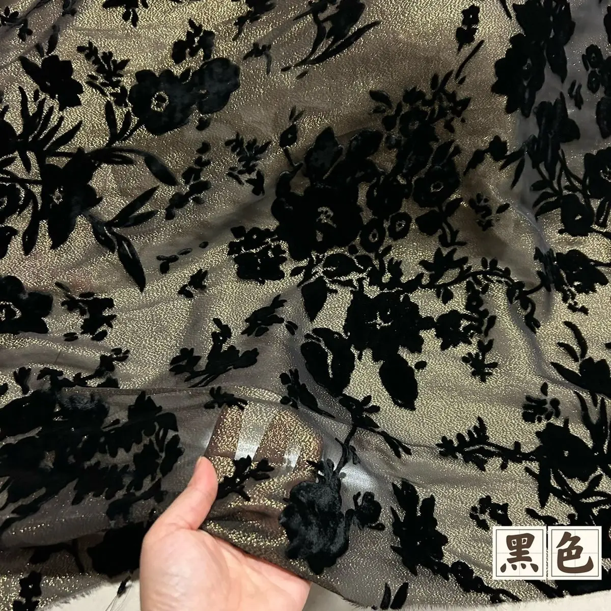 Выдалбливают тканый шелковый низ из натуральной бархатной ткани Cheongsam, классический костюм, рубашка, одежда в китайском стиле
Выдалбливают тканый шелковый низ из натуральной бархатной ткани Cheongsam, классический костюм, рубашка, одежда в китайском стиле