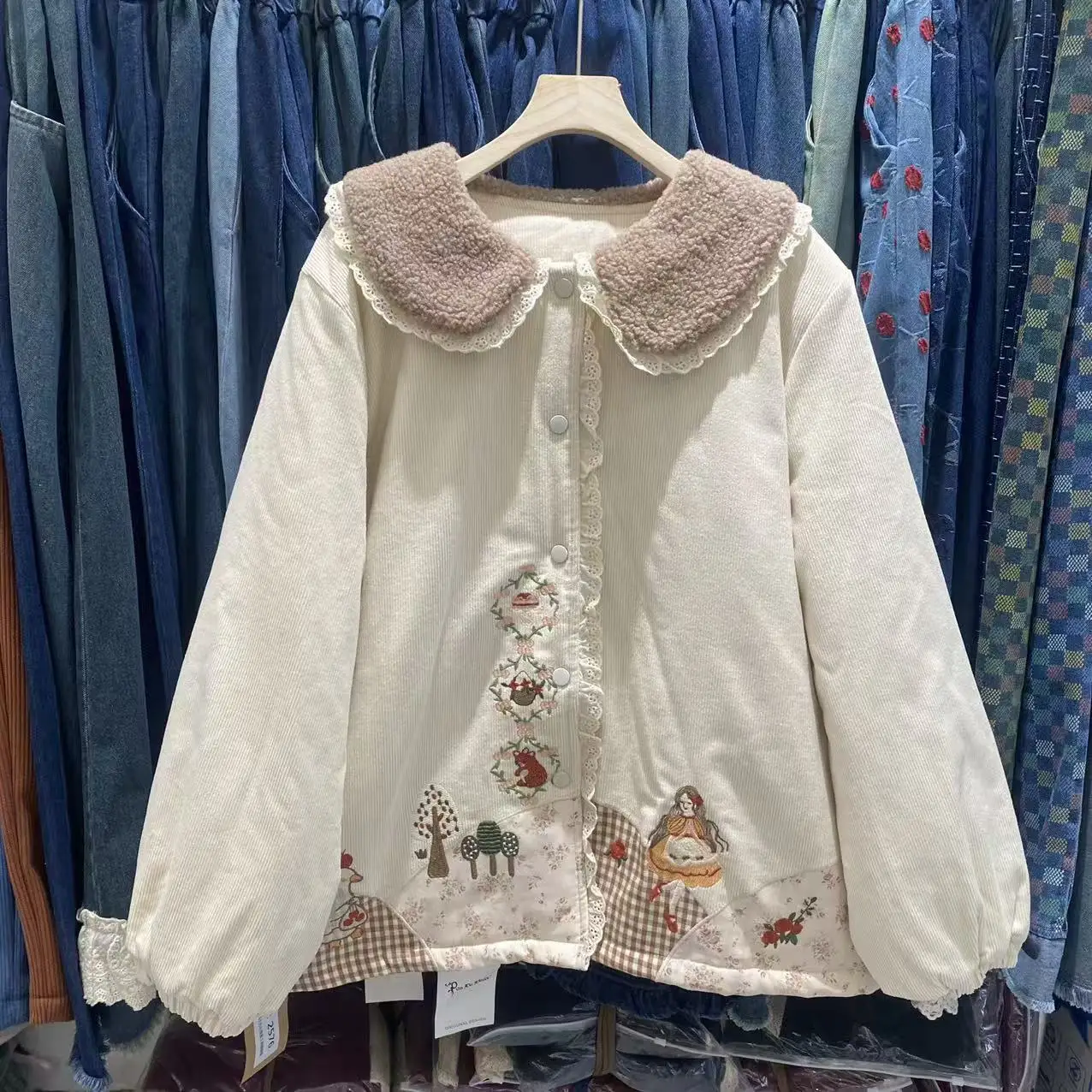 Japanese Vintage Mori Girl Cartoon Embroidery Corduroy Cotton Padded Coat Women Autumn Cute Peter Pan Collar Long Sleeve Jackets
Japanese Vintage Mori Girl Cartoon Embroidery Corduroy Cotton Padded Coat Women Autumn Cute Peter Pan Collar Long Sleeve Jackets