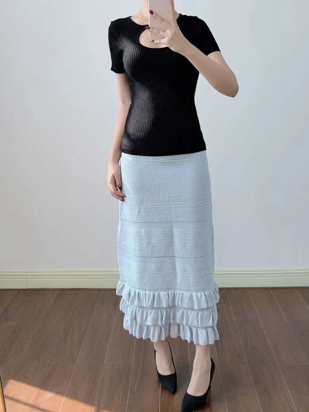 Весенняя вязаная длинная юбка с высокой талией для женщин, многослойный дизайн из тюля, эффект похудения, дышащая и комфортная.
Весенняя вязаная длинная юбка с высокой талией для женщин, многослойный дизайн из тюля, эффект похудения, дышащая и комфортная.