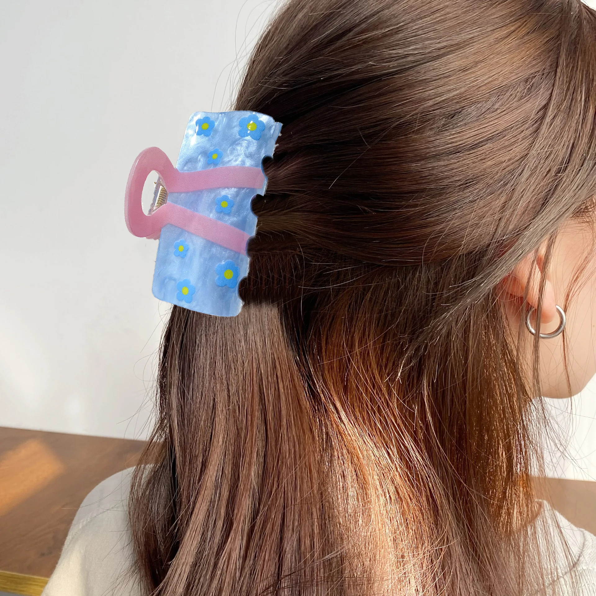 Sweet Flower Double Sided Printed Flower Bag Shape Hair Clip Claw For Women Girls New Fixed Hairpin Hair Accessories Tool Gifts
Sweet Flower Double Sided Printed Flower Bag Shape Hair Clip Claw For Women Girls New Fixed Hairpin Hair Accessories Tool Gifts