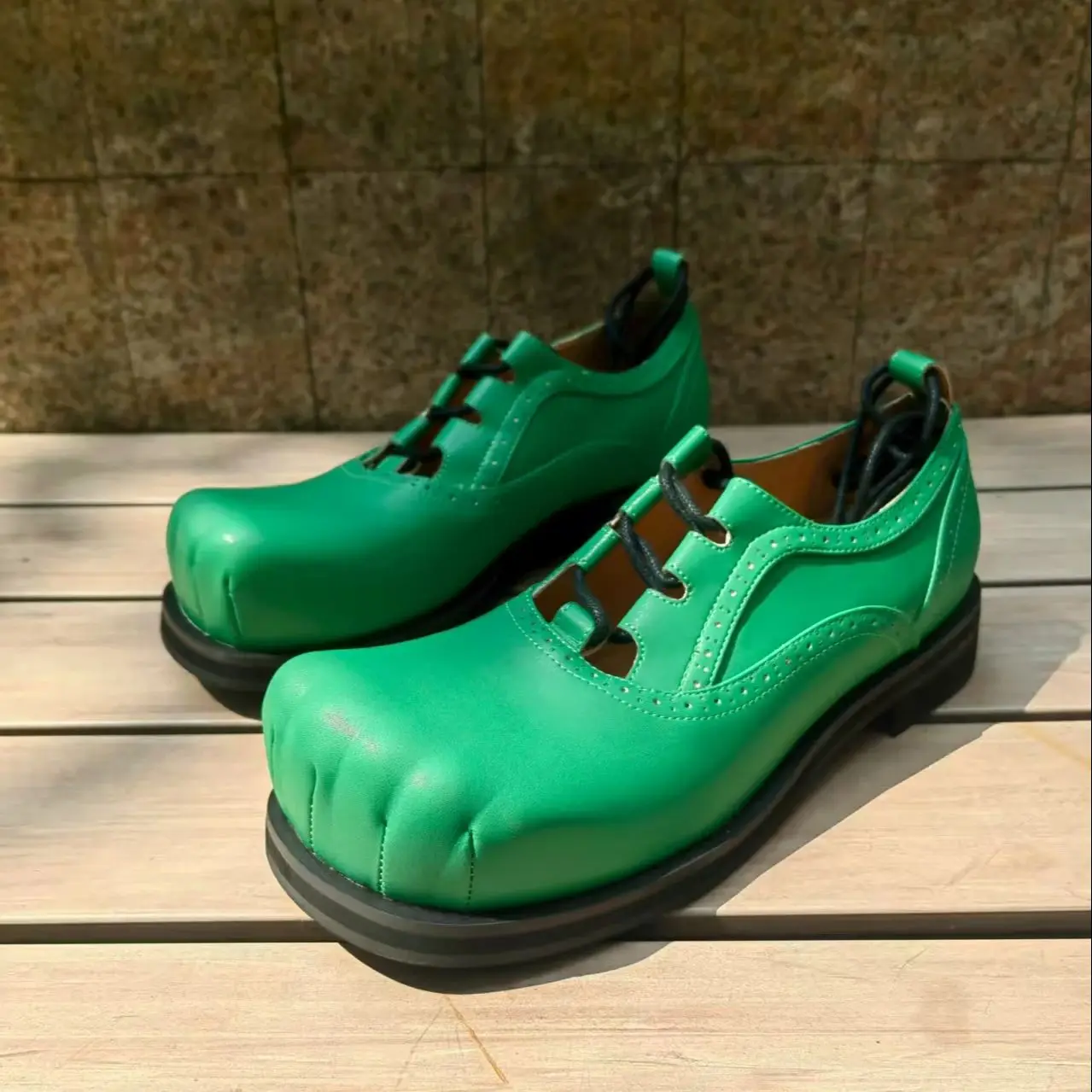 Зеленый цвет, кожаные мужские туфли на одинарной платформе, пять пальцев, узор, носок, шнуровка, ремешок на щиколотке, Zapatos Para, мужской модный стиль, подиум 
Зеленый цвет, кожаные мужские туфли на одинарной платформе, пять пальцев, узор, носок, шнуровка, ремешок на щиколотке, Zapatos Para, мужской модный стиль, подиум