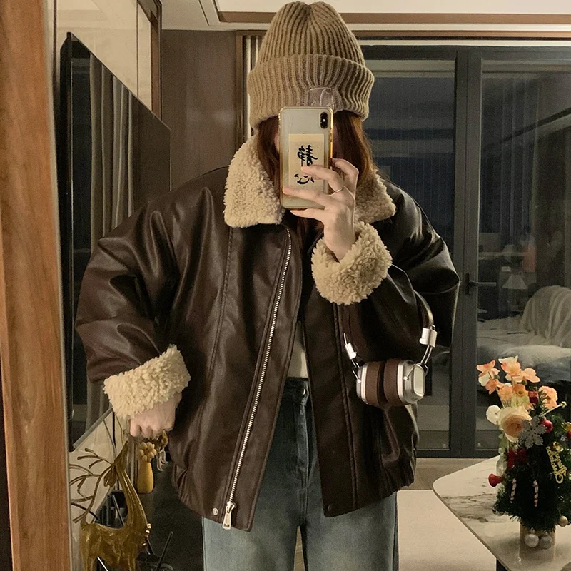Faionable Thiened Lamb Fur Jaet Women's Winter Motorcycle Sle Coat in Coffee Color Retro Sle Commute Friendly Design
Faionable Thiened Lamb Fur Jaet Women's Winter Motorcycle Sle Coat in Coffee Color Retro Sle Commute Friendly Design