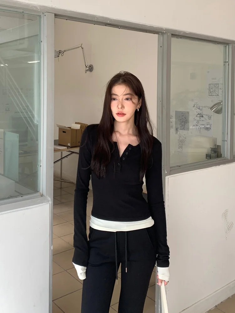 Женский облегающий трикотажный топ Luu Color Blo Long Sleeve с V-образным вырезом, базовая модель для ношения под одеждой, весенняя коллекция в корейском стиле
Женский облегающий трикотажный топ Luu Color Blo Long Sleeve с V-образным вырезом, базовая модель для ношения под одеждой, весенняя коллекция в корейском стиле