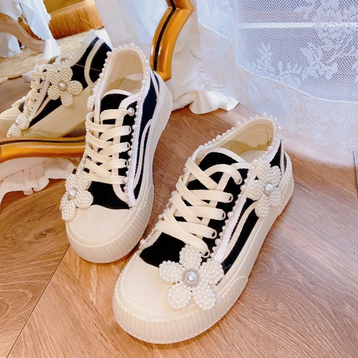 New Fashion Floral Pearls Beaded Women Sneakers Comfort Flat Shoes Ladies Tennis Trainers Sports Wedding Shoes Female Footwear
New Fashion Floral Pearls Beaded Women Sneakers Comfort Flat Shoes Ladies Tennis Trainers Sports Wedding Shoes Female Footwear