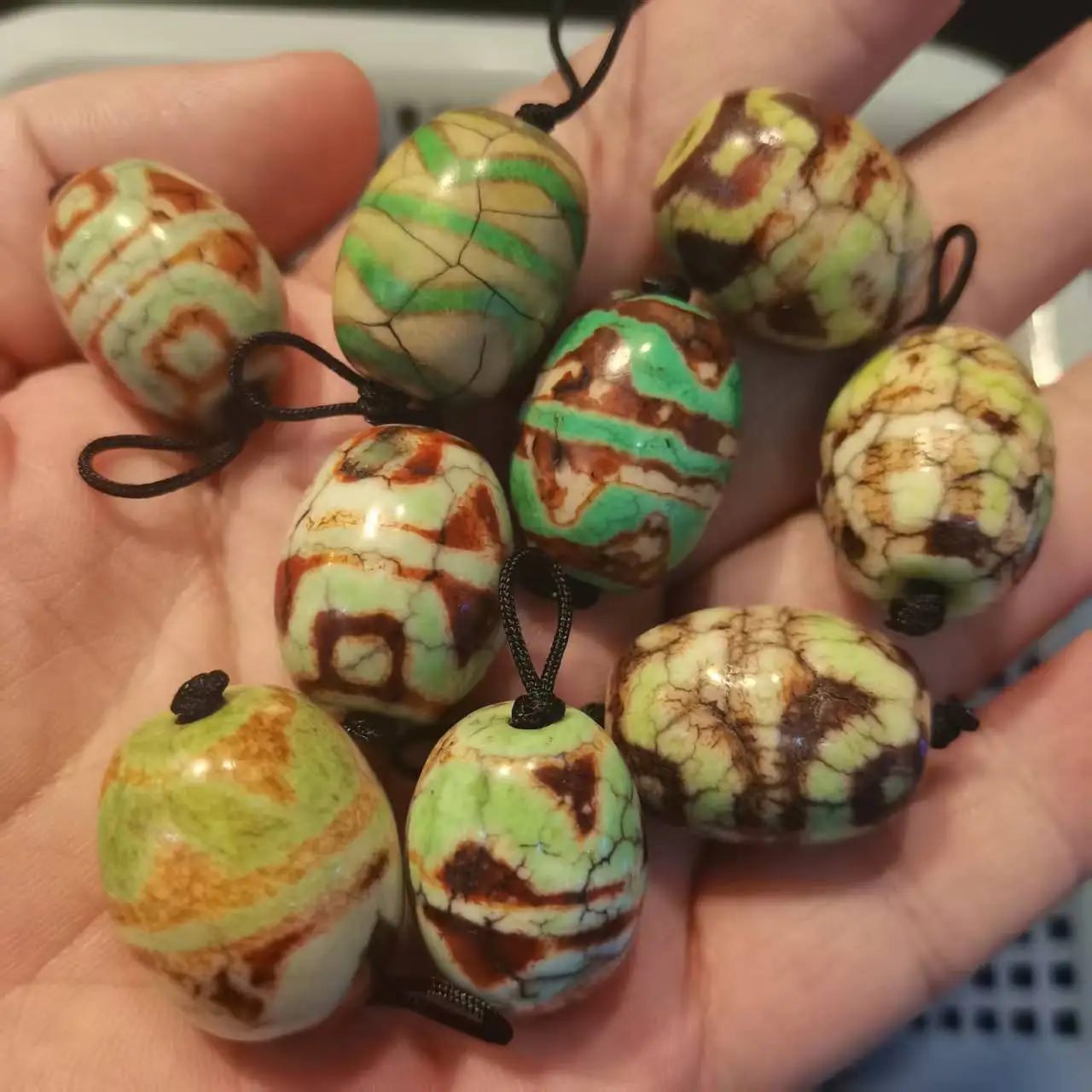 1pcs/lot Cracking of high oil patina from old materials returning from Tibetan areas Retro diy for Bracelet and Necklace Making
1pcs/lot Cracking of high oil patina from old materials returning from Tibetan areas Retro diy for Bracelet and Necklace Making