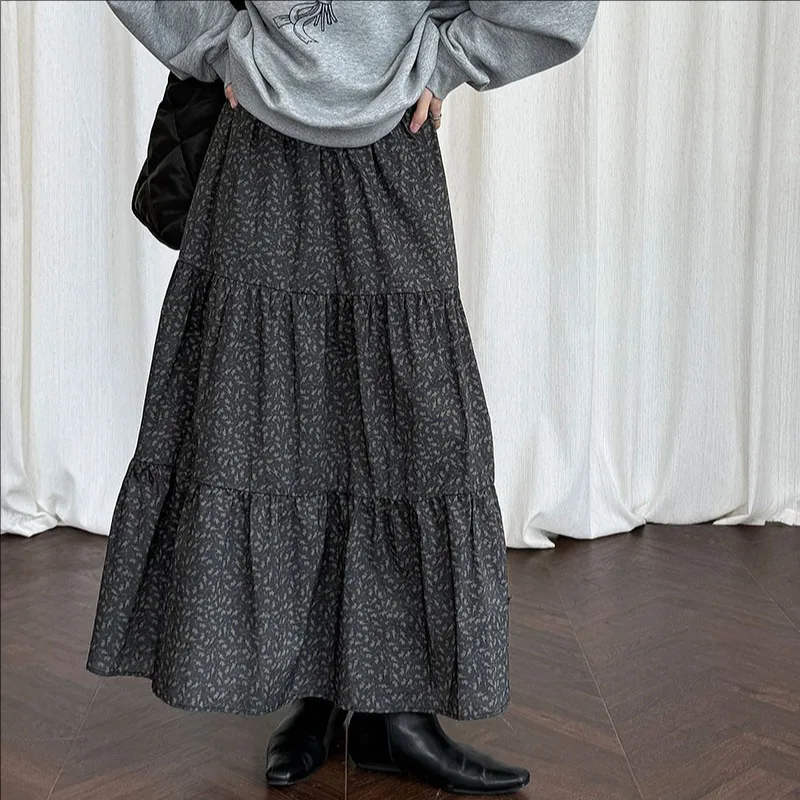 Осенняя одежда 2025 года, новая повседневная тонкая плиссированная длинная юбка А-силуэта с цветочным принтом для женщин
Осенняя одежда 2025 года, новая повседневная тонкая плиссированная длинная юбка А-силуэта с цветочным принтом для женщин