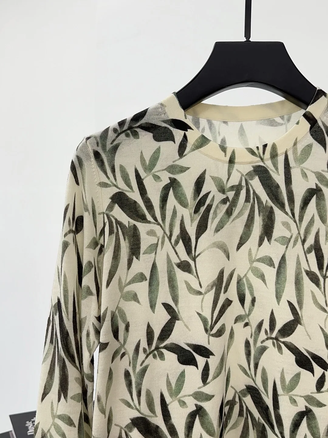 2025 Early Autumn Women'S New Wool Print Green Leaf Thin Round Neck Knit Long Sleeve Casual Versatile Top
2025 Early Autumn Women'S New Wool Print Green Leaf Thin Round Neck Knit Long Sleeve Casual Versatile Top