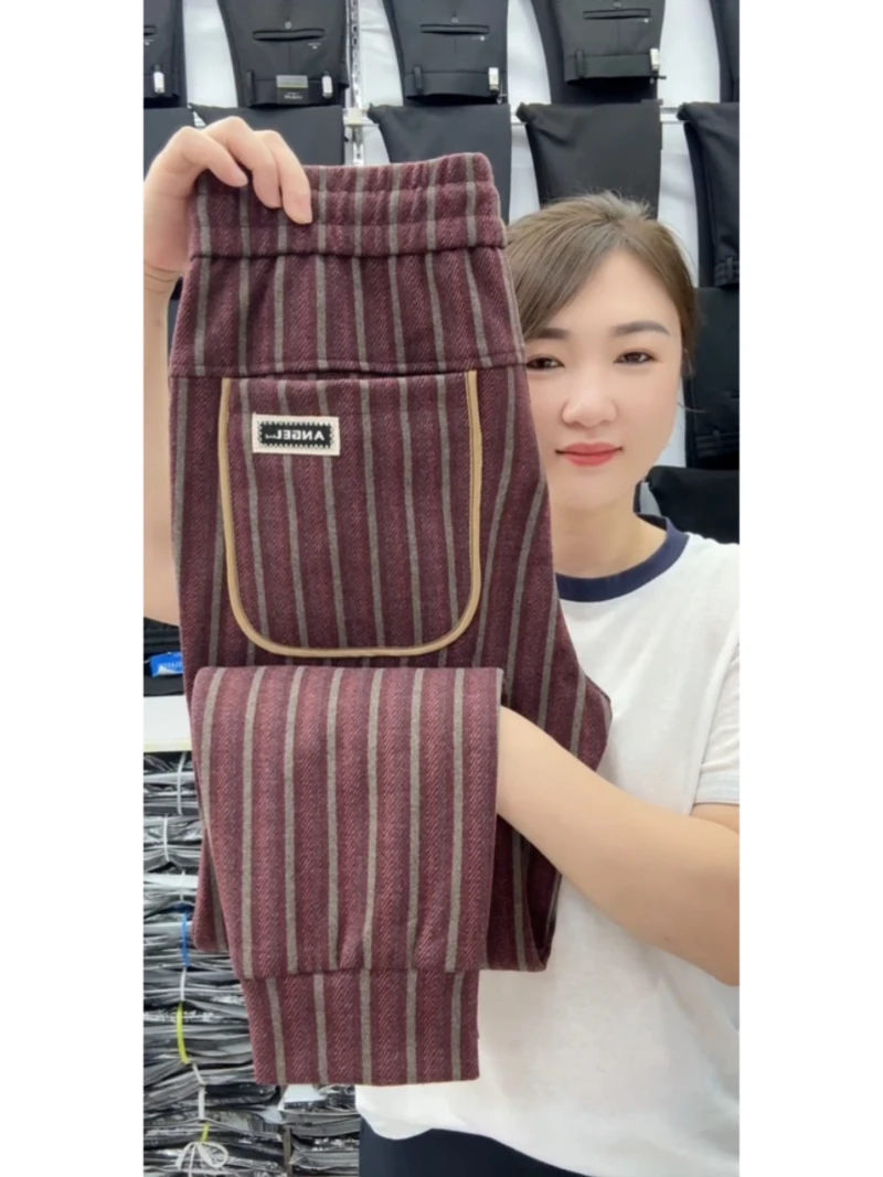 Мужские модные повседневные брюки с эластичной резинкой на талии, осенне-зимние, в полоску, свободного кроя, узкие леггинсы, с высокой талией, из полиэфирного волокна
Мужские модные повседневные брюки с эластичной резинкой на талии, осенне-зимние, в полоску, свободного кроя, узкие леггинсы, с высокой талией, из полиэфирного волокна