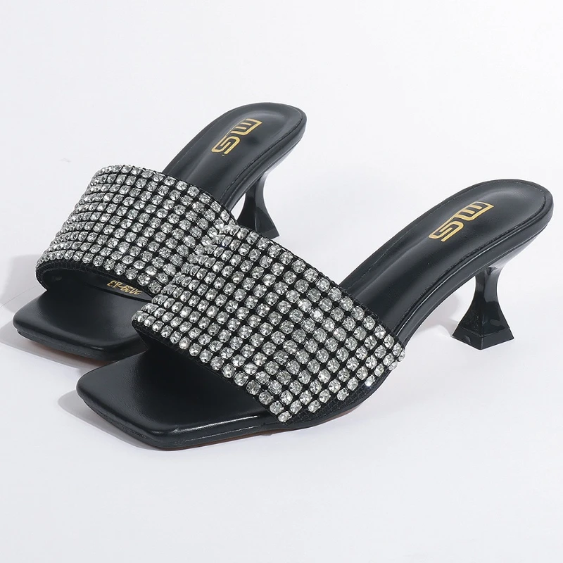 Роскошные женские шлепанцы на высоком каблуке со стразами, новые летние модельные туфли с открытым носком, модные шлепанцы, элегантные брендовые сандалии для женщин
Роскошные женские шлепанцы на высоком каблуке со стразами, новые летние модельные туфли с открытым носком, модные шлепанцы, элегантные брендовые сандалии для женщин