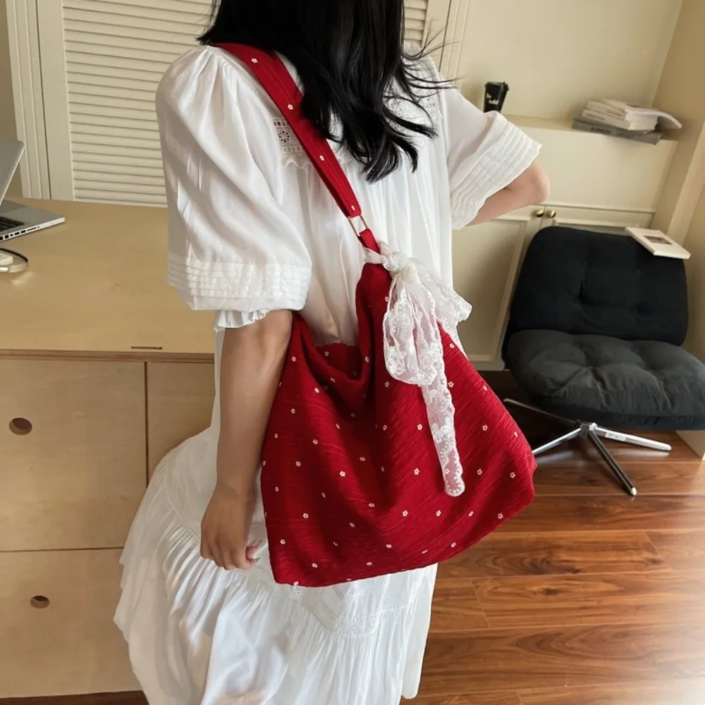 Модная стильная сумка в горошек, милая большая вместительная сумка-мессенджер с цветочным принтом, женская сумка для отдыха с кружевными лентами для девочек
Модная стильная сумка в горошек, милая большая вместительная сумка-мессенджер с цветочным принтом, женская сумка для отдыха с кружевными лентами для девочек