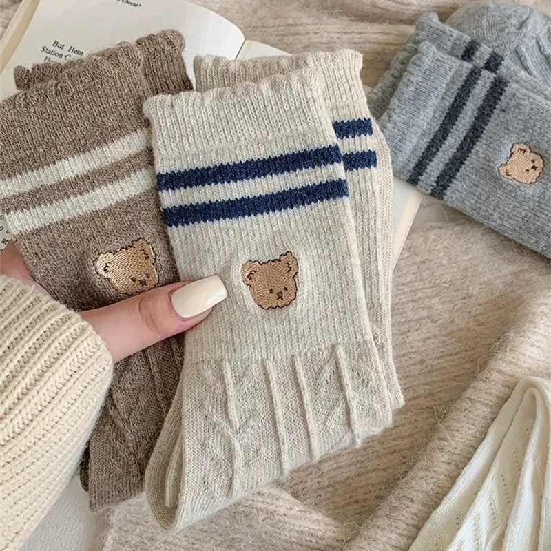 Korean Ins Style Cute Bear Embroidery Socks for Schoolgirl Lace Trim Mid-Crew Socks for Spring Autumn Stackable Slouchy Socks
Korean Ins Style Cute Bear Embroidery Socks for Schoolgirl Lace Trim Mid-Crew Socks for Spring Autumn Stackable Slouchy Socks