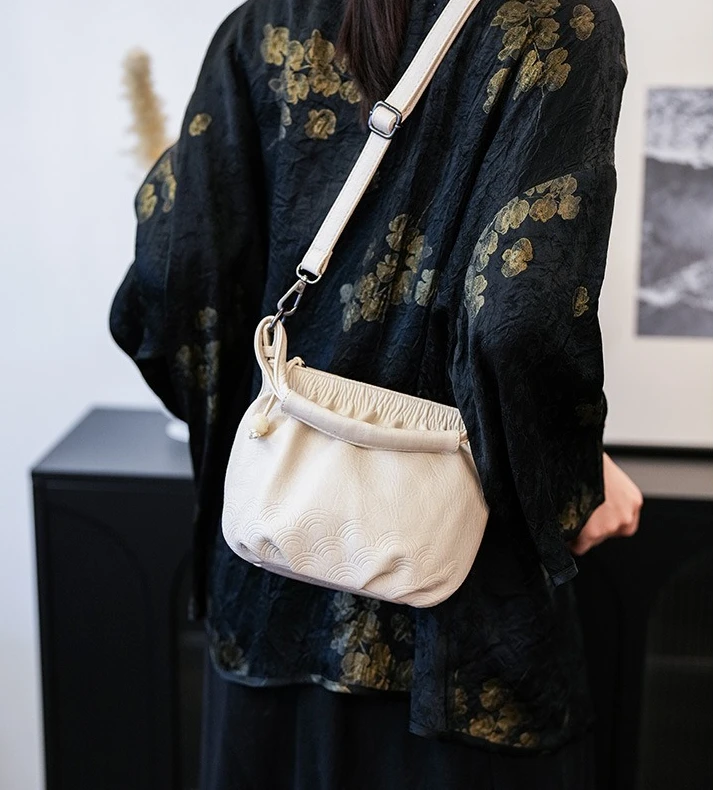 Женская сумка на одно плечо из натуральной кожи, квадратная плиссированная сумка через плечо на одно плечо большой вместимости с несколькими молниями
Женская сумка на одно плечо из натуральной кожи, квадратная плиссированная сумка через плечо на одно плечо большой вместимости с несколькими молниями