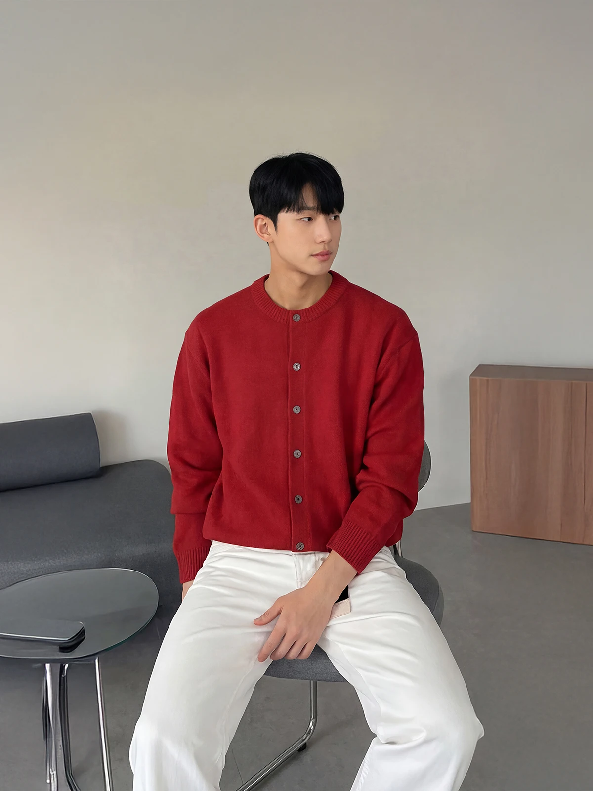 Свободный вязаный кардиган с длинными рукавами и круглым вырезом, красный, в корейском стиле, повседневная одежда для мужчин, весенне-осенний сезон, универсальная верхняя одежда
Свободный вязаный кардиган с длинными рукавами и круглым вырезом, красный, в корейском стиле, повседневная одежда для мужчин, весенне-осенний сезон, универсальная верхняя одежда