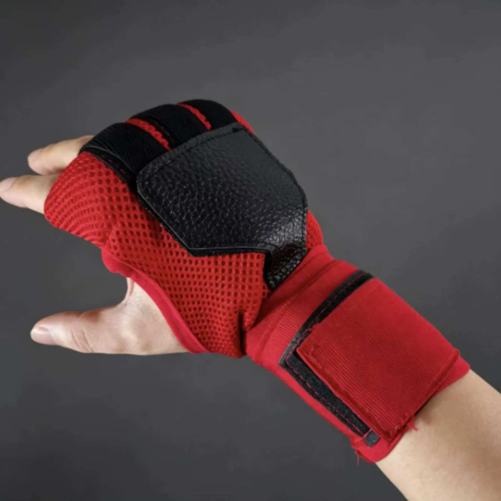 Boxing Hand Wraps Hook and Loop Closure Boxing Hand Wrap Wrist Support Wraps Long-Lasting Stitching Inner Glove Wrap Comfortable
Boxing Hand Wraps Hook and Loop Closure Boxing Hand Wrap Wrist Support Wraps Long-Lasting Stitching Inner Glove Wrap Comfortable