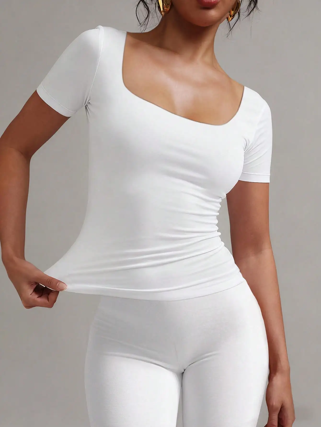 Женская белая футболка с квадратным вырезом, коротким рукавом, облегающая, эластичная, для лета
Женская белая футболка с квадратным вырезом, коротким рукавом, облегающая, эластичная, для лета