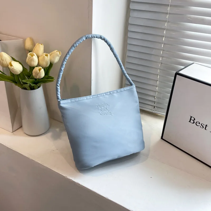 Shoulder Women's Bag Designer Luxury Brand Large Capacity Crossbody Handbags For Women Exquisite Messenger Versatile Y2k Tote
Shoulder Women's Bag Designer Luxury Brand Large Capacity Crossbody Handbags For Women Exquisite Messenger Versatile Y2k Tote