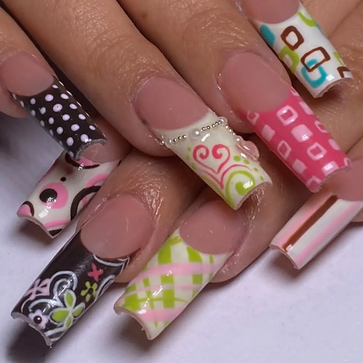 24pcs European Long Coffin Fake Nails Colorful Sweet Cool Press on Nails for Girl Wearable Fashion French False Nail Patches
24pcs European Long Coffin Fake Nails Colorful Sweet Cool Press on Nails for Girl Wearable Fashion French False Nail Patches