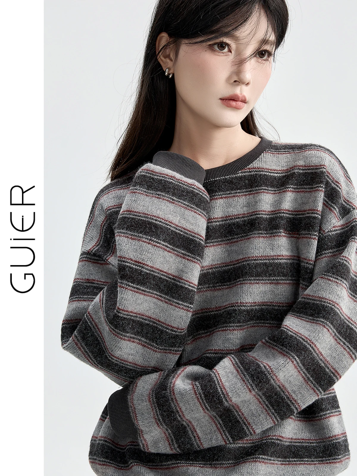 Женский вязаный свитер Guier Color Blo в полоску, свободного кроя, с эффектом стройности, винтажный, с длинными рукавами, круглым вырезом, пуловер, зимняя новинка
Женский вязаный свитер Guier Color Blo в полоску, свободного кроя, с эффектом стройности, винтажный, с длинными рукавами, круглым вырезом, пуловер, зимняя новинка