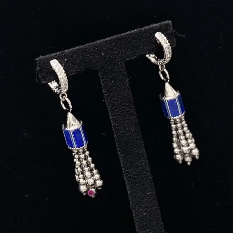 Серьги ARIGAYA из стерлингового серебра 925 пробы с лазуритом и белым перламутром с кисточками
Серьги ARIGAYA из стерлингового серебра 925 пробы с лазуритом и белым перламутром с кисточками