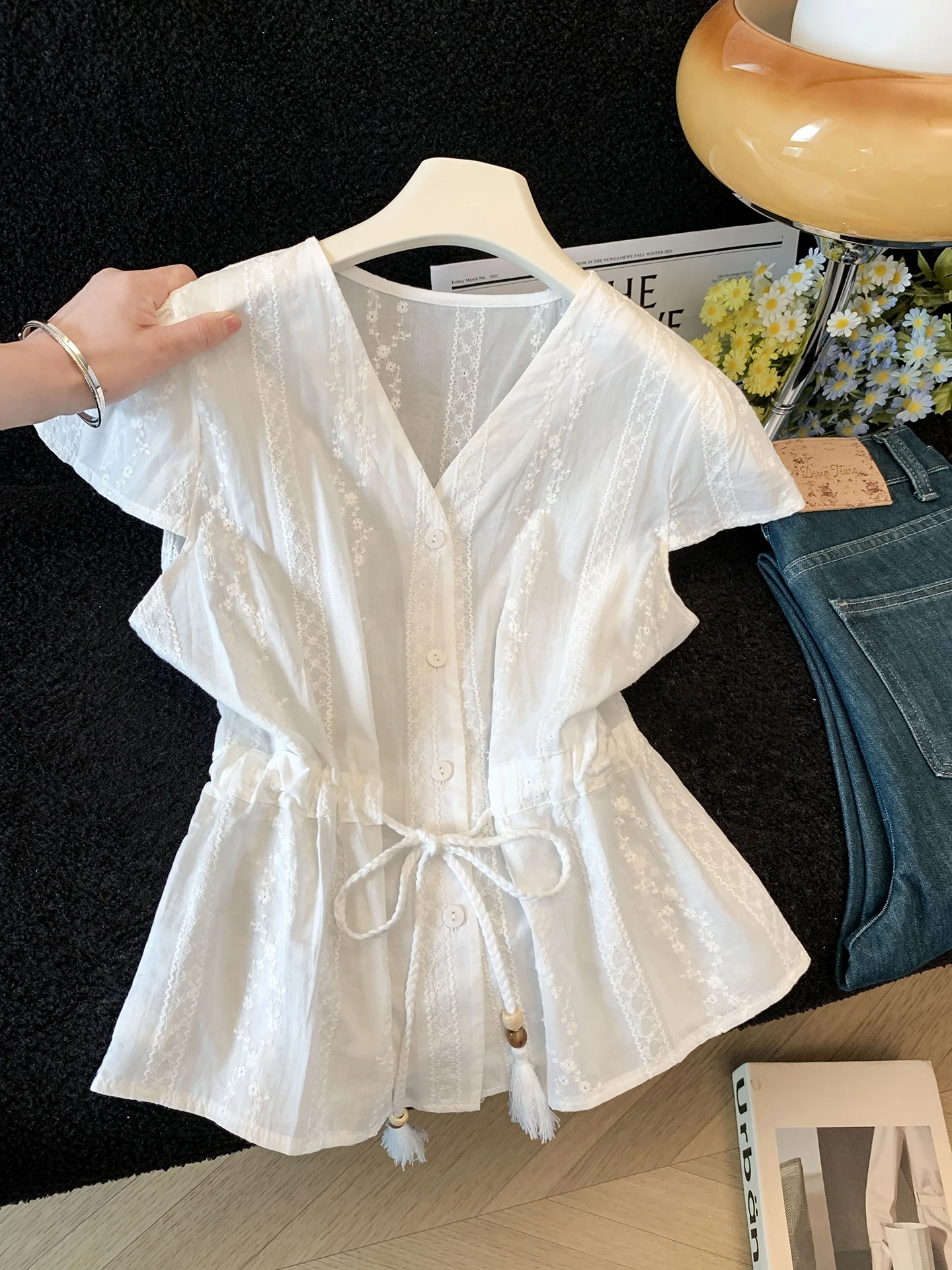 Chic V-neck Bubble Sleeve Shirt Women's Summer 2026 New White Waist-cinching Belted Old Money Style Commute Top
Chic V-neck Bubble Sleeve Shirt Women's Summer 2026 New White Waist-cinching Belted Old Money Style Commute Top