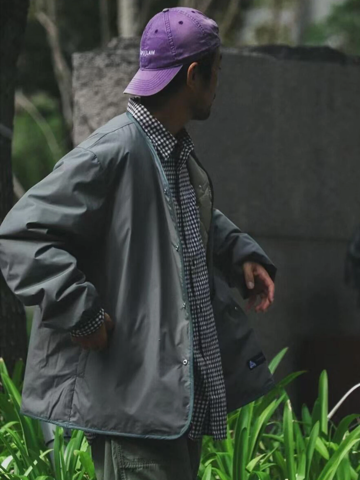 Двусторонняя носимая ветрозащитная водонепроницаемая теплая пуховая куртка свободного покроя внутренняя нейлоновая ткань с V-образным вырезом на пуговицах молодежная...
Двусторонняя носимая ветрозащитная водонепроницаемая теплая пуховая куртка свободного покроя внутренняя нейлоновая ткань с V-образным вырезом на пуговицах молодежная...