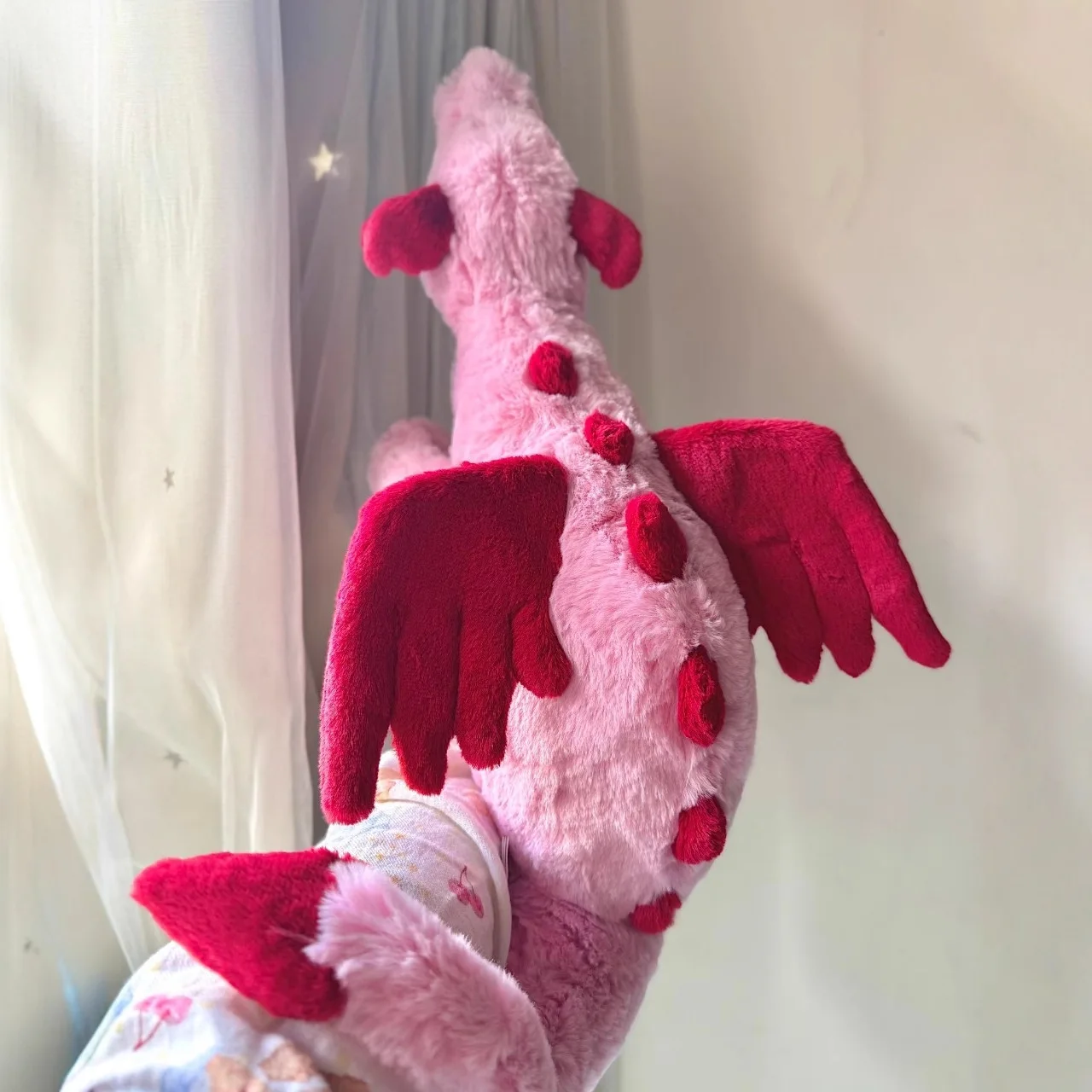 Мягкая игрушка-дракон Kwaii Jelly Jc, 55 см, розовая, милый плюшевый дракон, мягкая и нежная кукла для малышей, декор для детской спальни, подарок на день рождения
Мягкая игрушка-дракон Kwaii Jelly Jc, 55 см, розовая, милый плюшевый дракон, мягкая и нежная кукла для малышей, декор для детской спальни, подарок на день рождения