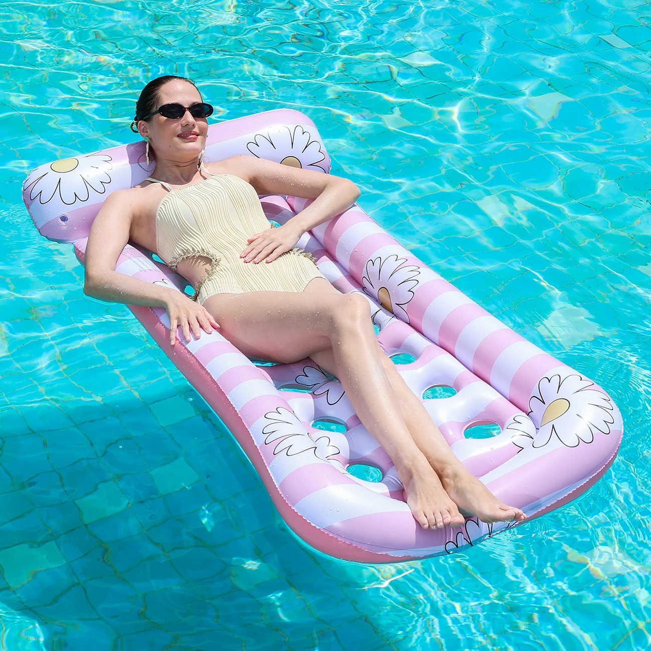 1PC Inflatable float, sunbathing float,adult float with pillow, ideal for relaxing on the beach, in the pool or at pool parties
1PC Inflatable float, sunbathing float,adult float with pillow, ideal for relaxing on the beach, in the pool or at pool parties