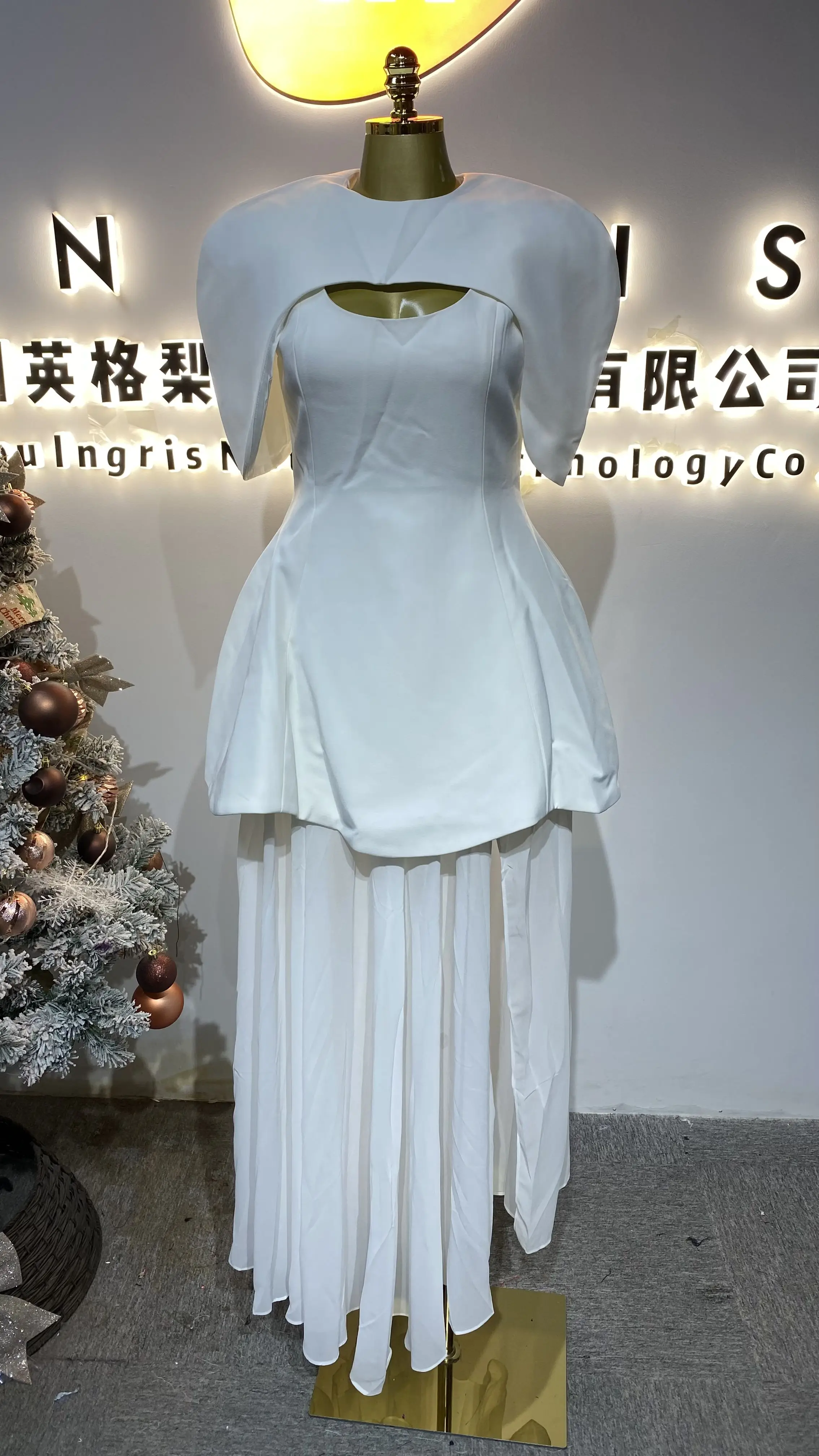 Элегантное и стильное платье-пуловер А-силуэта из полиэстера с однотонными вставками в стиле пэчворк для женщин, весна. -GZXX554
Элегантное и стильное платье-пуловер А-силуэта из полиэстера с однотонными вставками в стиле пэчворк для женщин, весна. -GZXX554