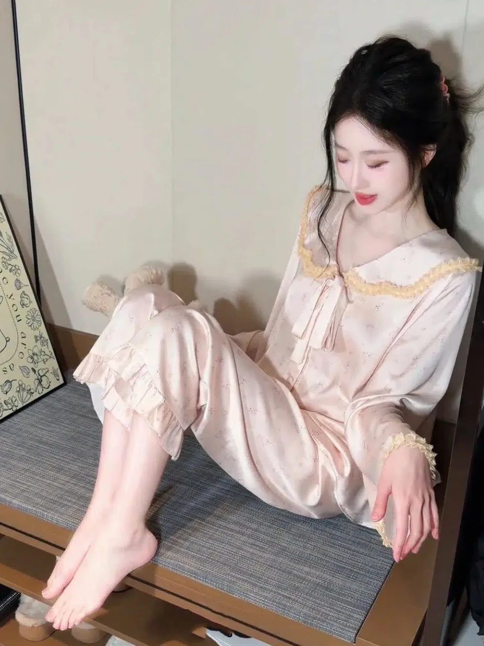 Spring Summer New Pink Series Rabbit Princess Style Lace Soft Silk Beautiful Girl Sleepwear Set with Chest Pad Long Sleeve Se...
Spring Summer New Pink Series Rabbit Princess Style Lace Soft Silk Beautiful Girl Sleepwear Set with Chest Pad Long Sleeve Se...