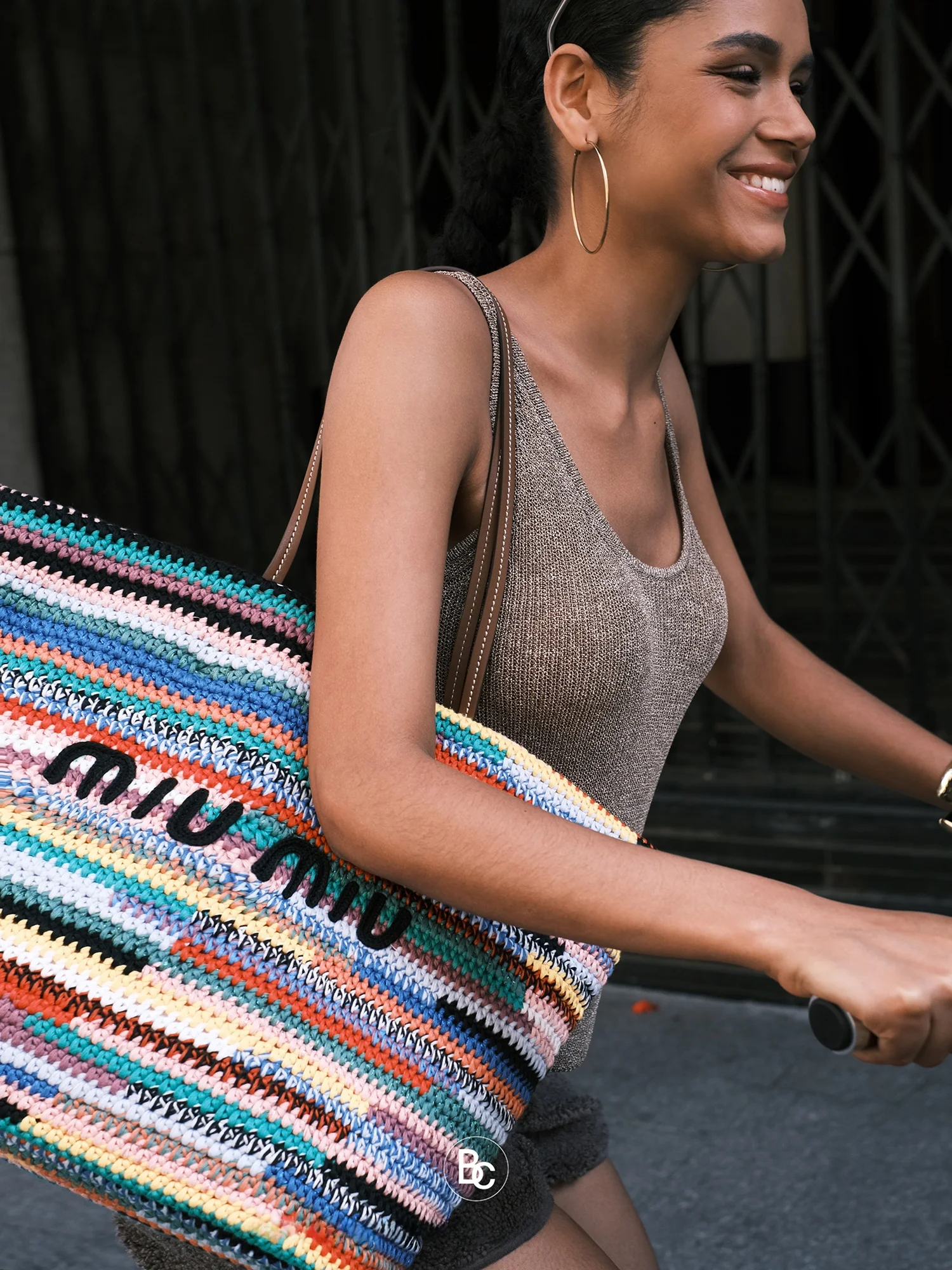 Модный летний комплект из двух предметов: вязаный жилет и футболка-топ Betchow Sand Color для защиты от солнца, женский жилет
Модный летний комплект из двух предметов: вязаный жилет и футболка-топ Betchow Sand Color для защиты от солнца, женский жилет