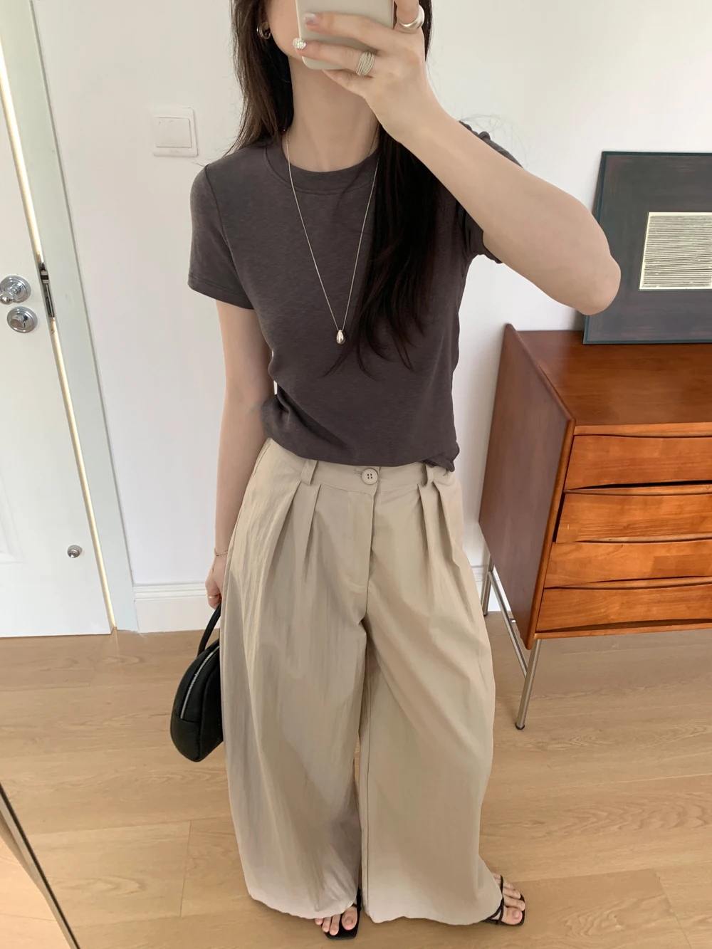 5Colors S-XL 2025 Summer korean style Basic Short Sleeve Cotton t-shirt Womens Slim U Neck Cropped tops Tees shirt femme (XY3825
5Colors S-XL 2025 Summer korean style Basic Short Sleeve Cotton t-shirt Womens Slim U Neck Cropped tops Tees shirt femme (XY3825