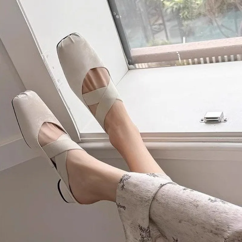 French Semi-drag Silk Niche Square Toe Medium Heel Baotou Drag Summer Wear Women's Sandals
French Semi-drag Silk Niche Square Toe Medium Heel Baotou Drag Summer Wear Women's Sandals