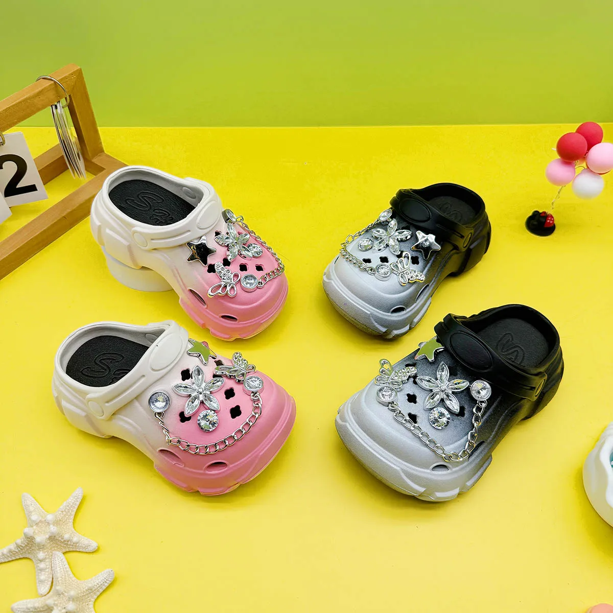 Cute and Versatile Parent-Child Slippers for Boys and Girls, New Cartoon Hollow Crystal Butterfly Clogs, Soft-Soled Non-Slip Closed-Toe Sandals 606
Cute and Versatile Parent-Child Slippers for Boys and Girls, New Cartoon Hollow Crystal Butterfly Clogs, Soft-Soled Non-Slip Closed-Toe Sandals 606