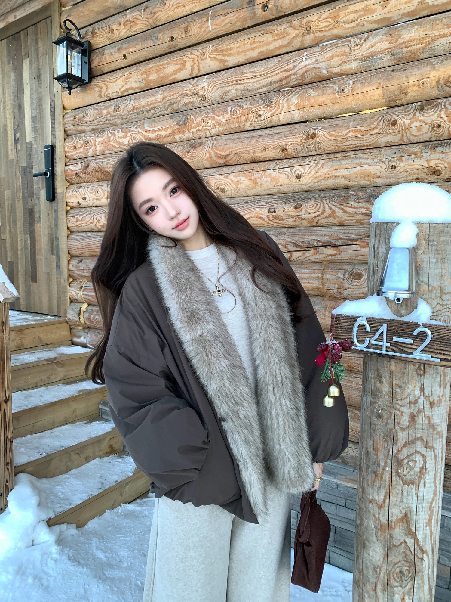 Pusumede Muse's Language Faux Fur Collar down Jacket Women's Loose Warm Duck down Jacket Coat Casual Style Double-Sided Wear
Pusumede Muse's Language Faux Fur Collar down Jacket Women's Loose Warm Duck down Jacket Coat Casual Style Double-Sided Wear