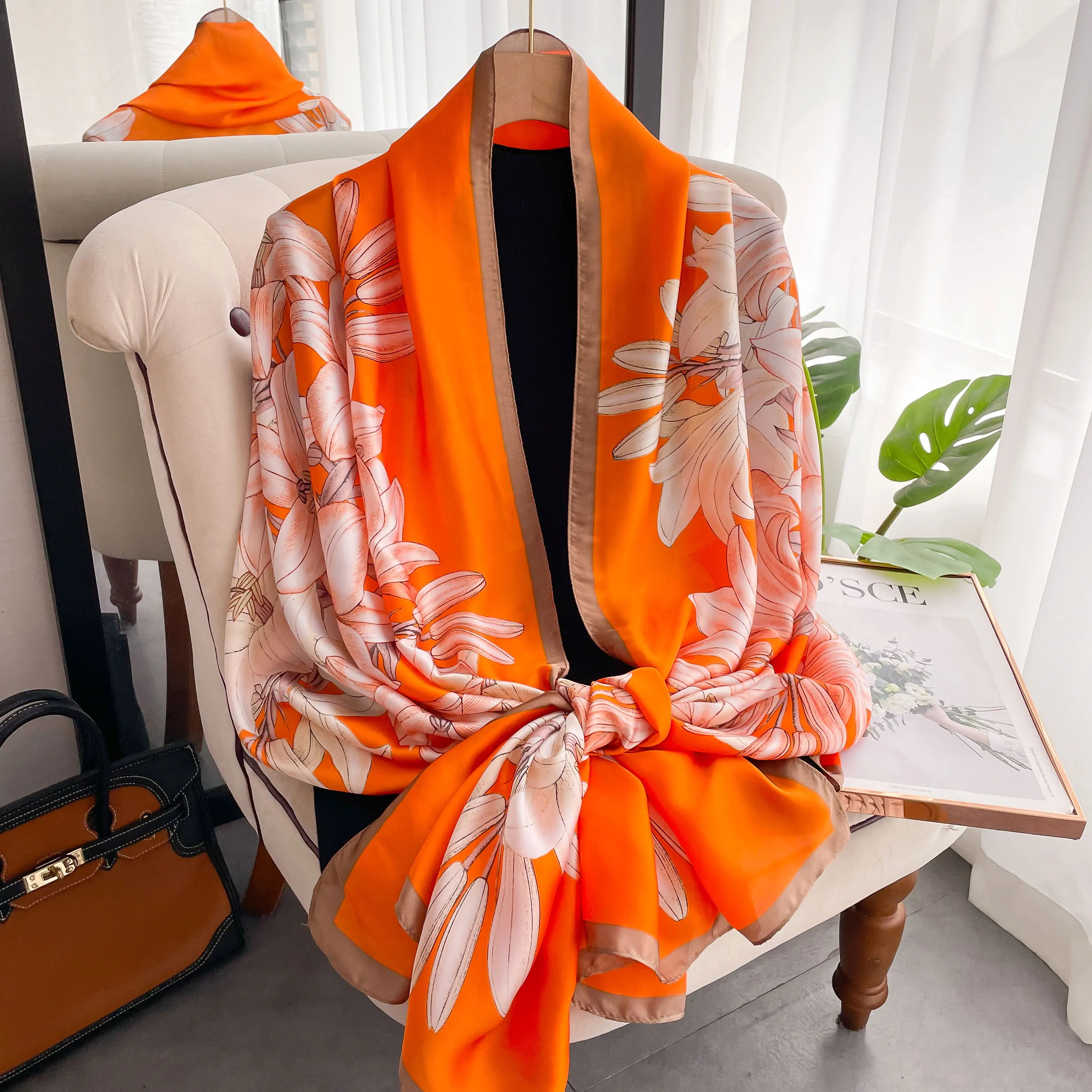 Модный Роскошный брендовый женский шарф 180*90 см, новый стиль, модный Шелковый женский головной убор с цветовым принтом, популярная пляжная шаль
Модный Роскошный брендовый женский шарф 180*90 см, новый стиль, модный Шелковый женский головной убор с цветовым принтом, популярная пляжная шаль